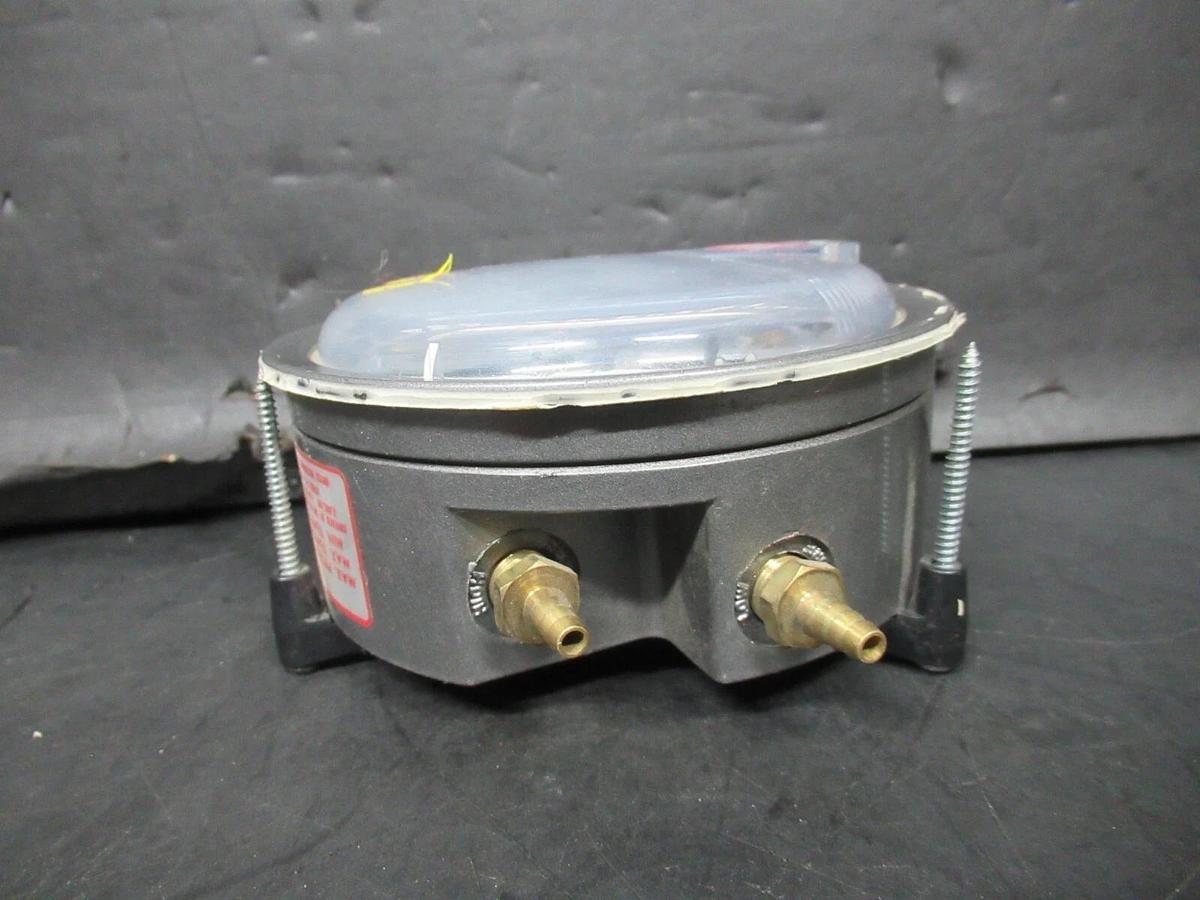 Used DWYER MAGNEHELIC PRESSURE / WATER LEVEL GAUGE 0-100 MM WATER 15 PSIG MAX