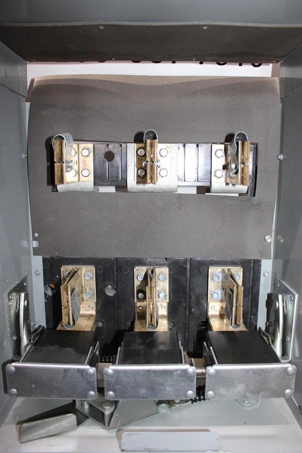 Used ITE FUSIBLE PANELBOARD VACU-BREAK DISCONNECT VMS325B 400 AMP 240 VOLT 3-PHASE