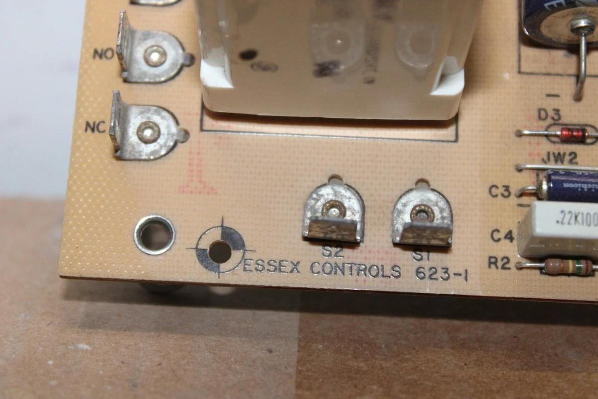 Used CARRIER ESSEX REPLACEMENT RELAY CIRCUIT BOARD HN65KZ027 623-1 **WARRANTY**