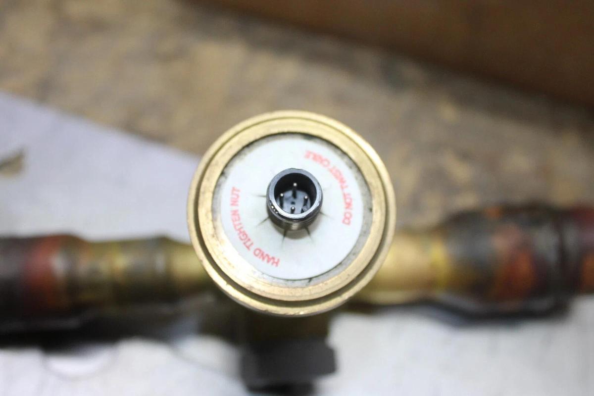 Used SPORLAN ELECTRIC EXPANSION VALVE SERI-JS M12 10'-S