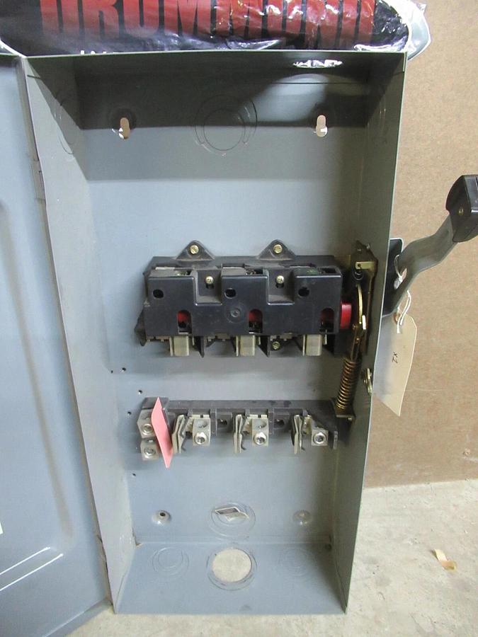 Used SQUARE D SAFETY SWITCH D324N SER. E3 TYPE 1 ENCL. 200 AMP 50 HP 240 VAC 3-POLE