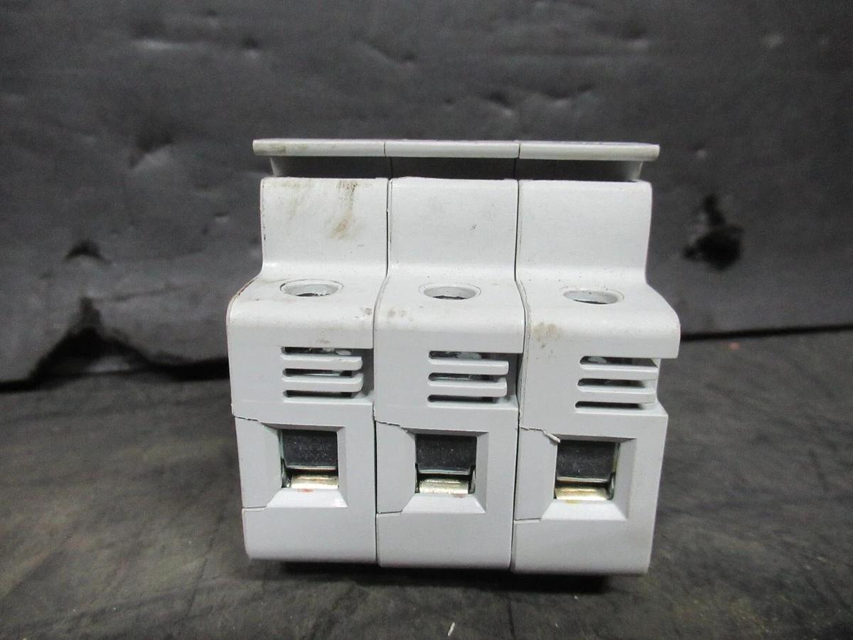 Used BUSSMANN FUSE HOLDER CHM3D 13/32"X1-1/2" 10X38 600 VOLT 30 AMP