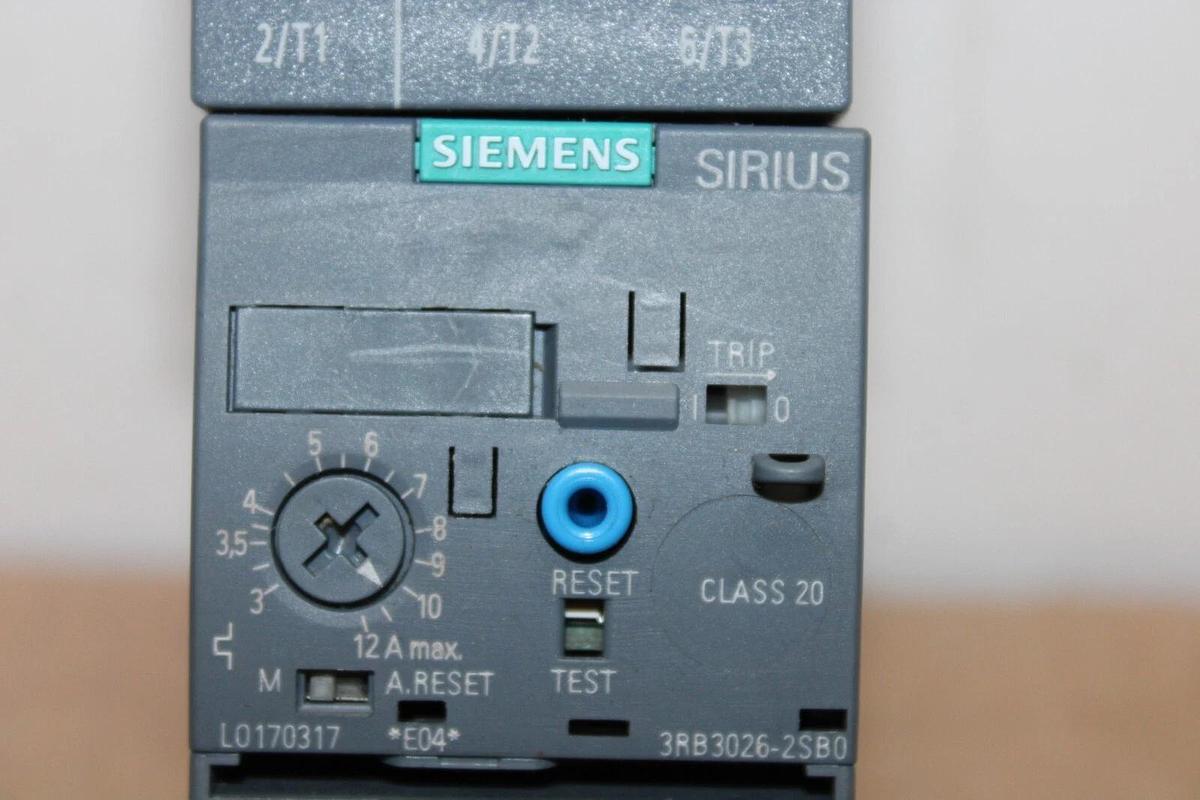 Used SIEMENS STARTER 3RB3026-2SB0 600 VAC 4 AMP W/ 3RT2025-1AK60