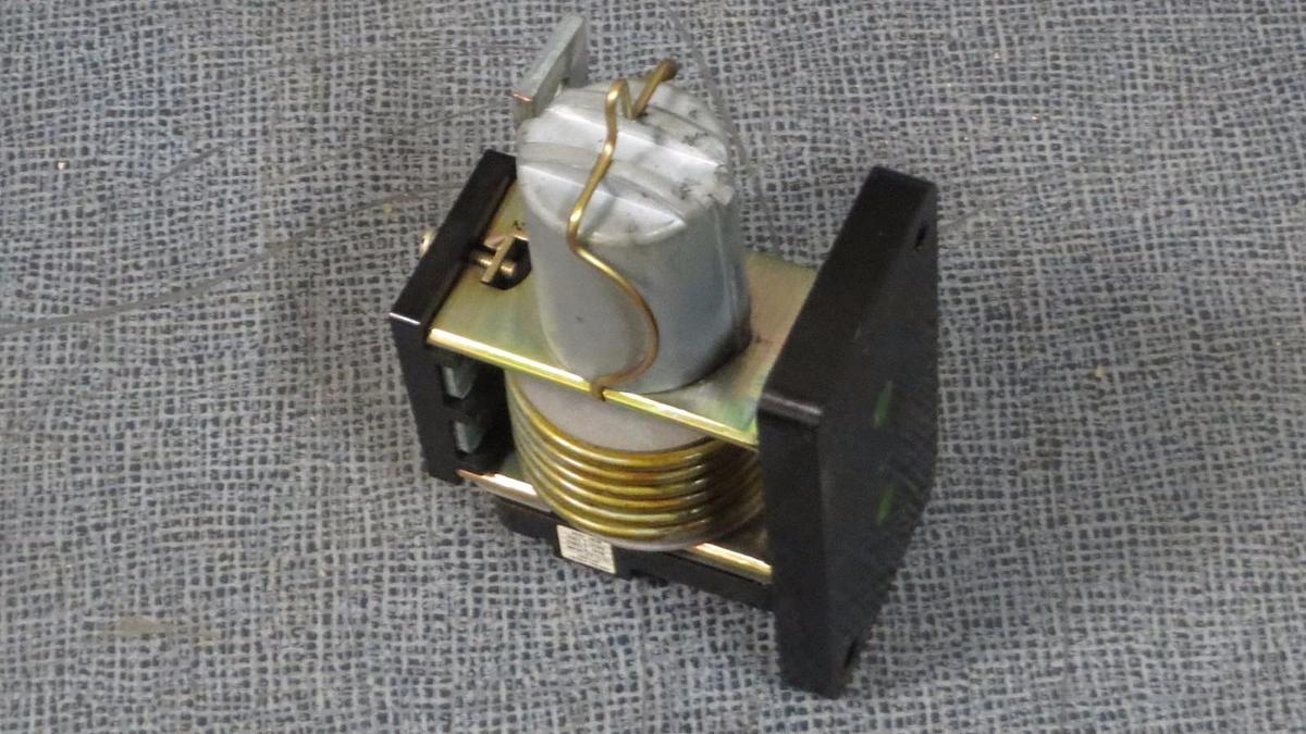 Used ALLEN BRADLEY INVERSE TIME RELAY 600 VAC MODEL 810-NX47