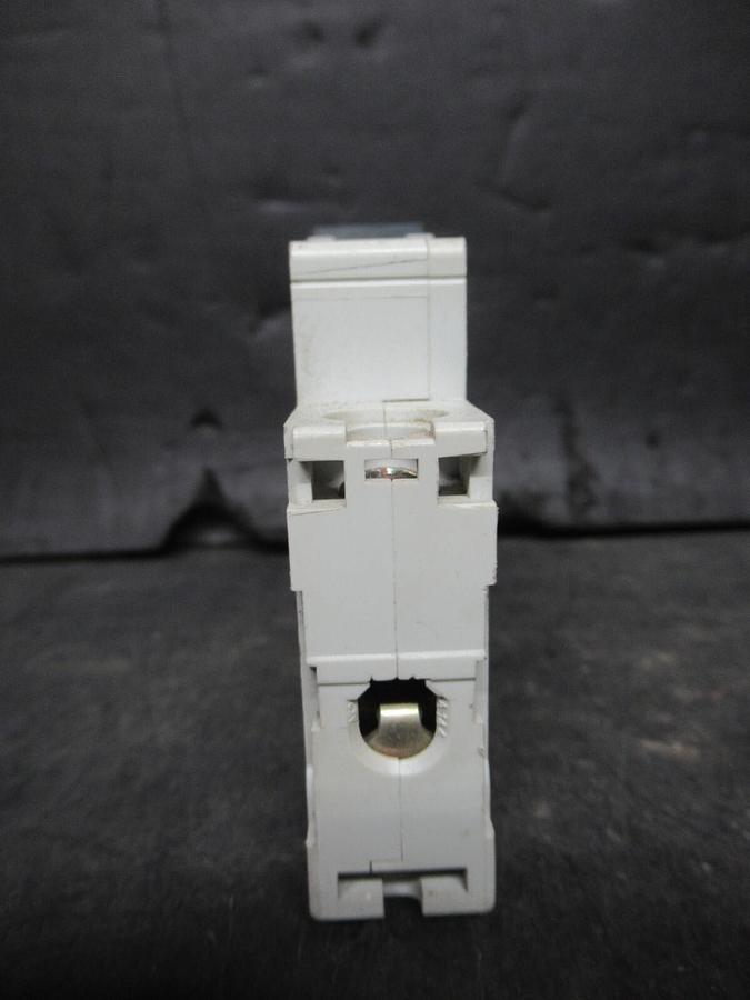 Used MERLIN GERIN SINGLE POLE BREAKER 24118 MULTI 9 C60N 16A-TYPE B 277 VAC