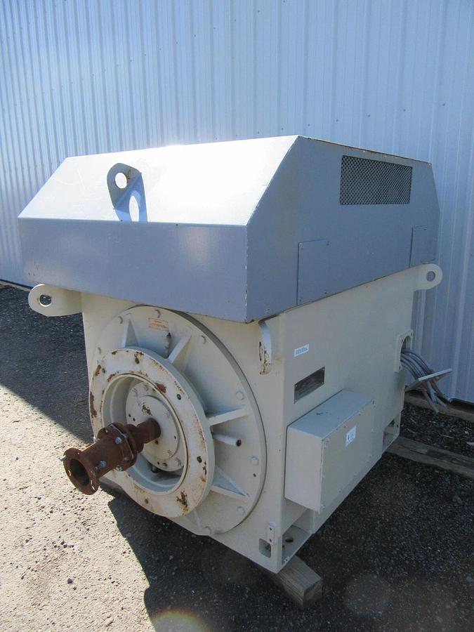 Used 886 HP TECO / YORK INDUCTION MOTOR 4160 V 3 PH 4510 FRAME 3600 RPM 108 FLA 2001