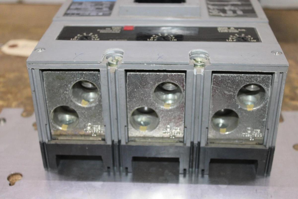 Used SIEMENS SENTRON CIRCUIT BREAKER JXD3B300H 300 AMP 600 VAC 3-POLE JXD6-A