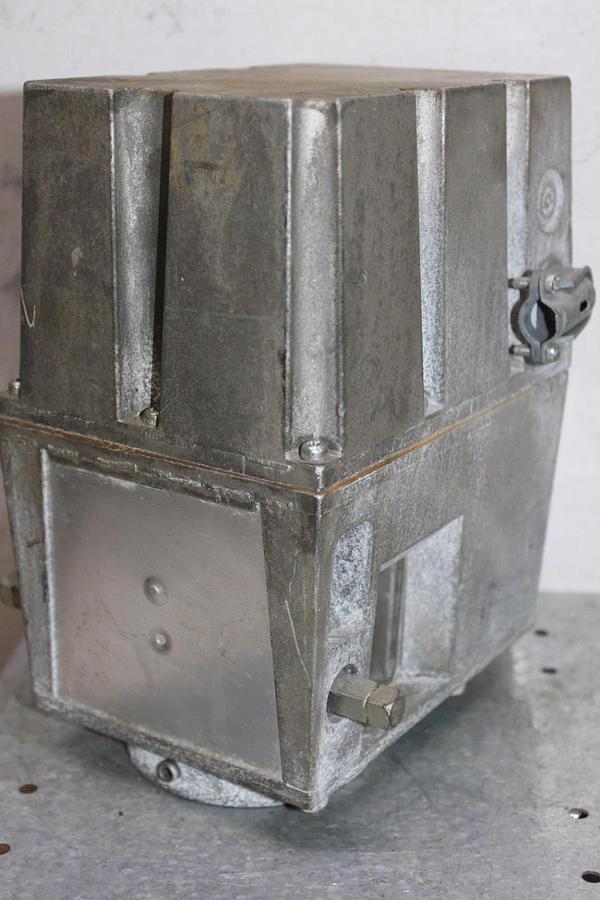 Used HONEYWELL ACTUATOR FLUID POWER GAS VALVE V4055D-1019 110/120V 1.57A 75 PSI