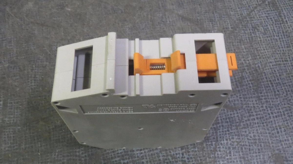 Used PHOENIX CONTACT TERMINAL BLOCK 1000V // 400 AMP 600V MODEL: UKH240