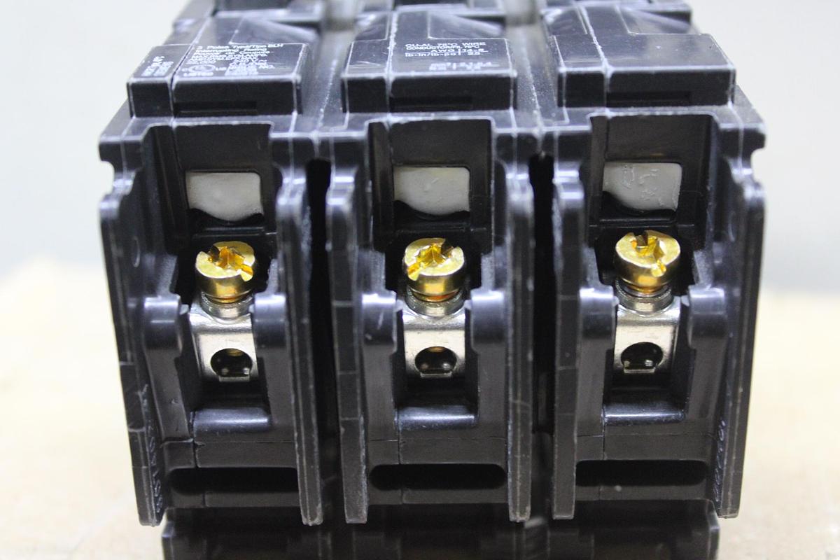 Used SIEMENS SENTRON MOLDED CASE SWITCH LMXD63S800A 800 AMP 600 VAC 3-POLE