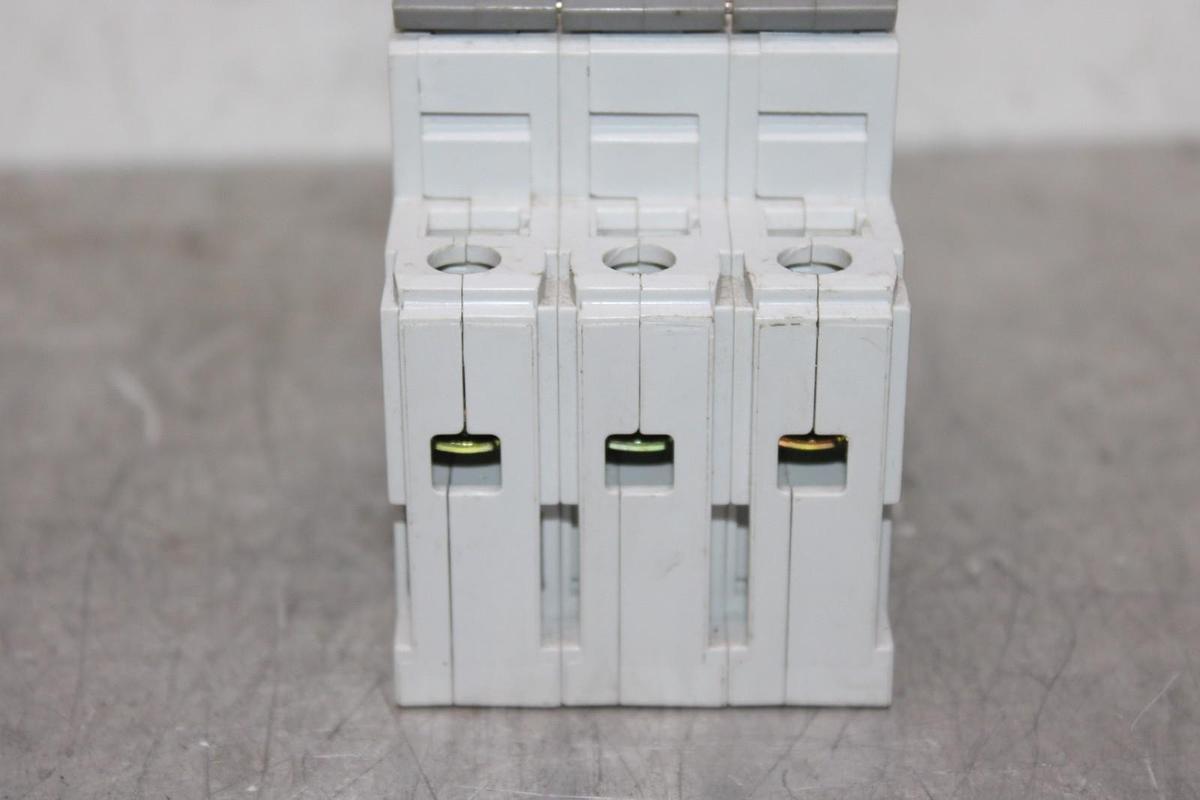 Used ALLEN BRADLEY CIRCUIT BREAKER 1492-CB3 480/277 VAC 20 AMP 3-POLE