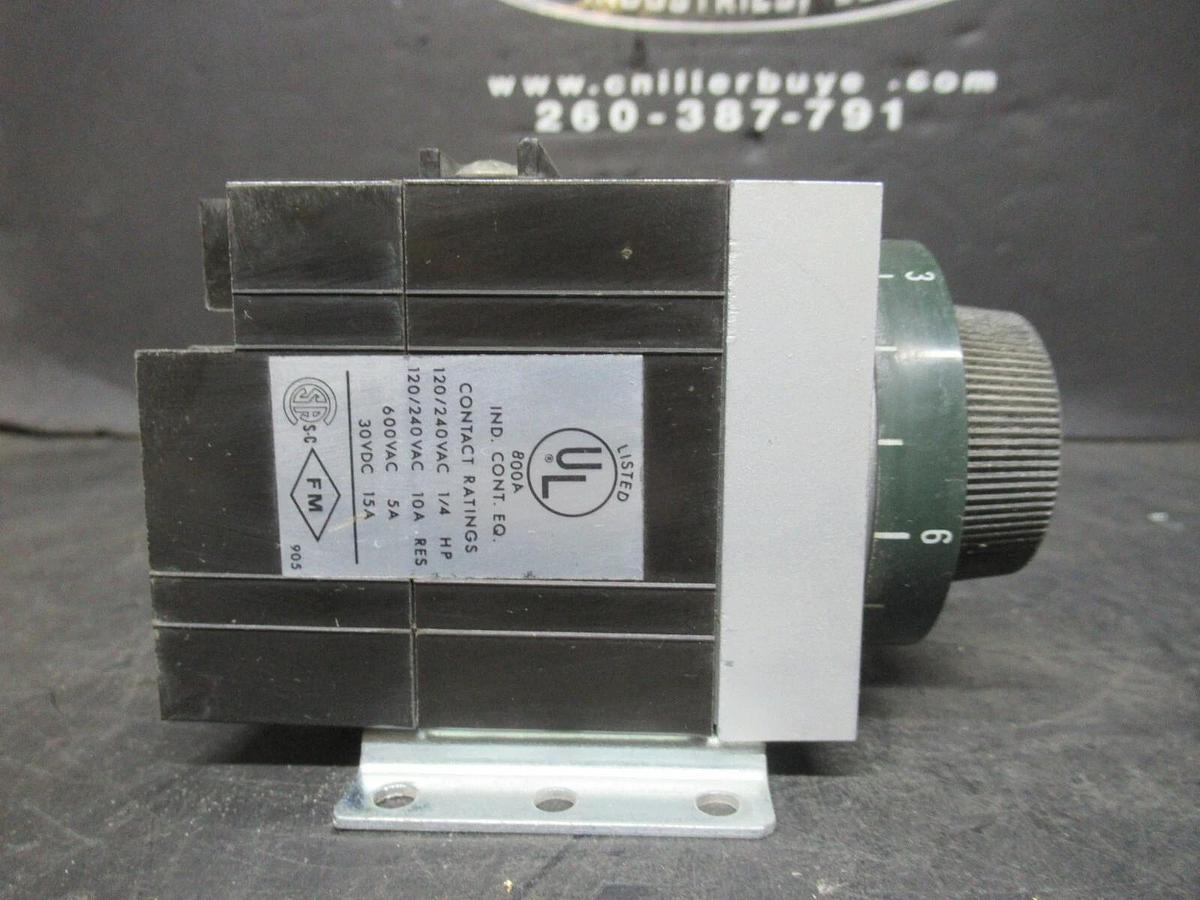 Used AGASTAT TIME DELAY RELAY 1.5-15 SECONDS 7012AC 120 VAC VOIL 600 VAC 10 AMP