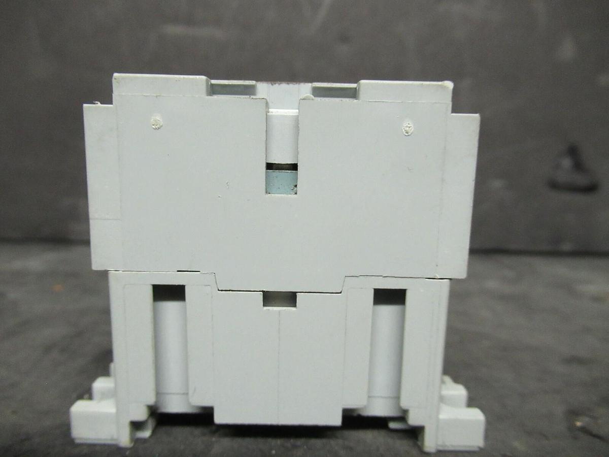 Used ALLEN BRADLEY CONTROL RELAY 700-MB310* SER. A MB400 600 VAC 10 AMP 120 VAC COIL