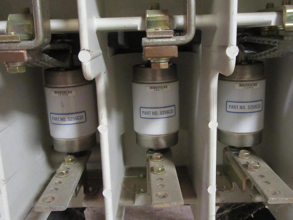 Used CUTLER-HAMMER AMPGARD MEDIUM VOLTAGE CONTACTOR SJS25VW430 2400V 360A COIL: 120V