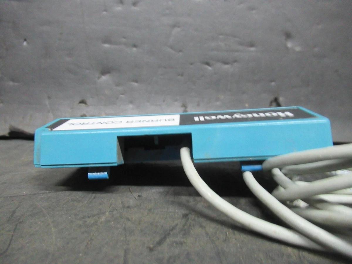 Used HONEYWELL BURNER CONTROL KEYBOARD DISPLAY MODULE 7800 SERIES 97-4834 REV. B