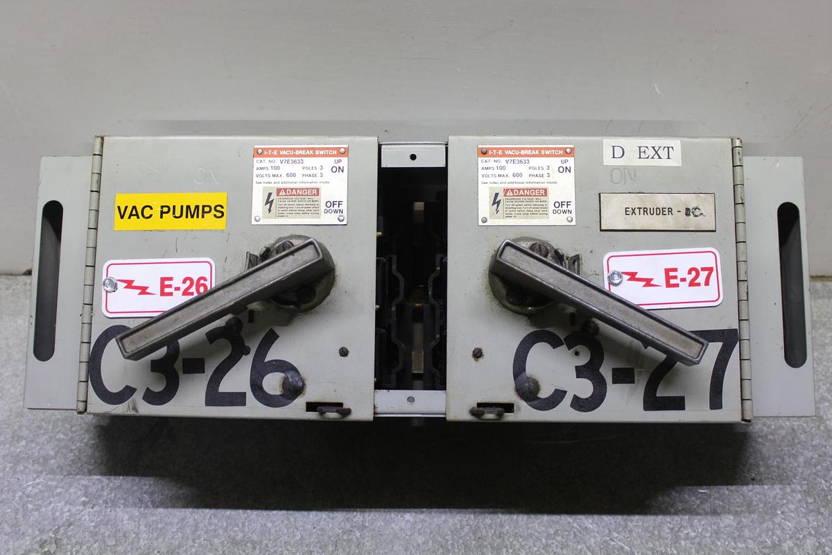 Used ITE VACU-BREAK FUSIBLE PANELBOARD SWITCH V7H3606 600 AMP 600 VAC 3-POLE