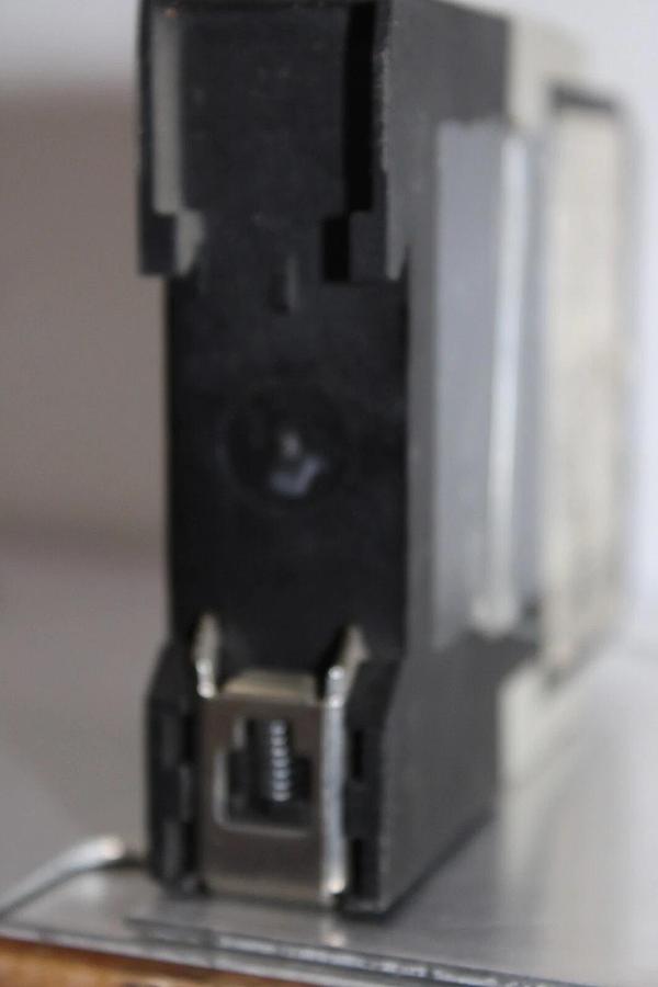 Used TELEMECANIQUE TIME DELAY RELAY RE4-TL11BU 0.05 SEC TO 300 HOUR 240 VAC 1.5 AMP