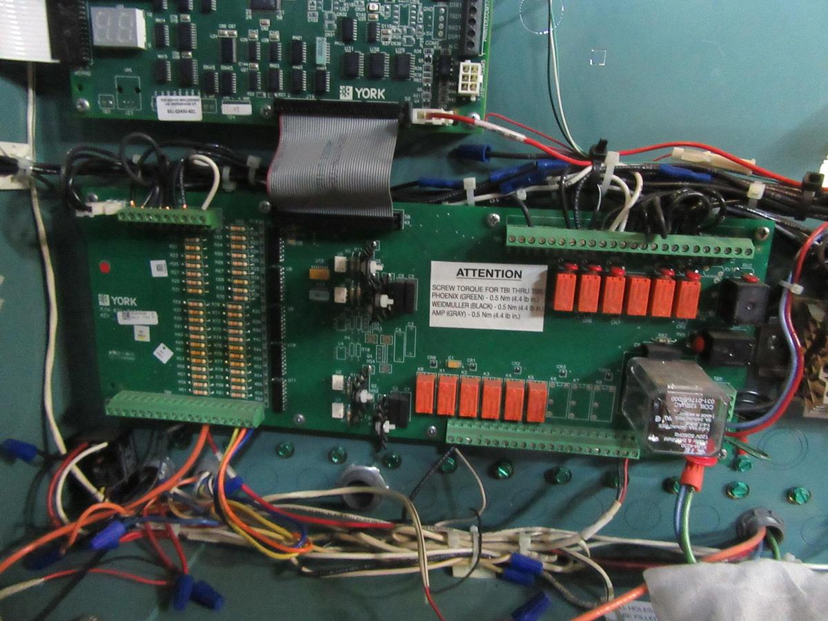 Used YORK 351 HP VARIABLE SPEED CHILLER DRIVE 371-02289-101 TM 351T B6-46B COMPLETE 460 V 380 A