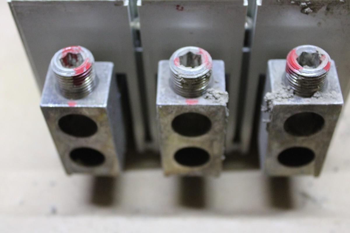 Used ABB CIRCUIT BREAKER S5H 400 AMP 3-POLE 600 VOLT W/ AUXILIARY SWITCH