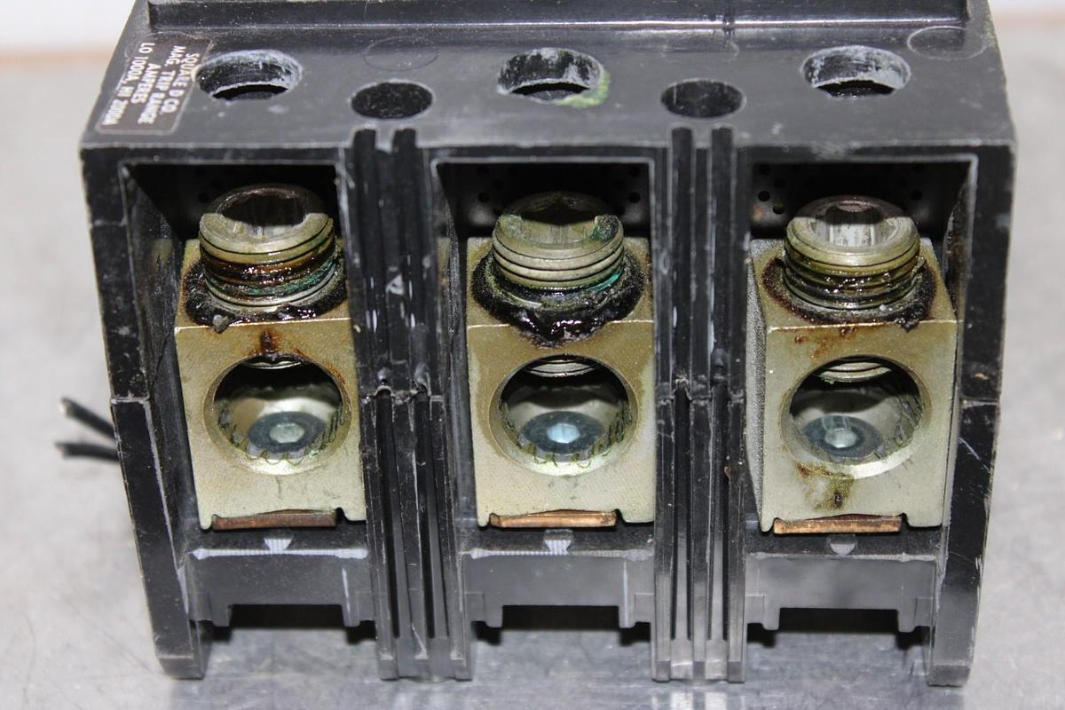 Used SQUARE D CIRCUIT BREAKER KAL362001021 200 AMP 600 VAC 3-POLE W/ SHUNT TRIP