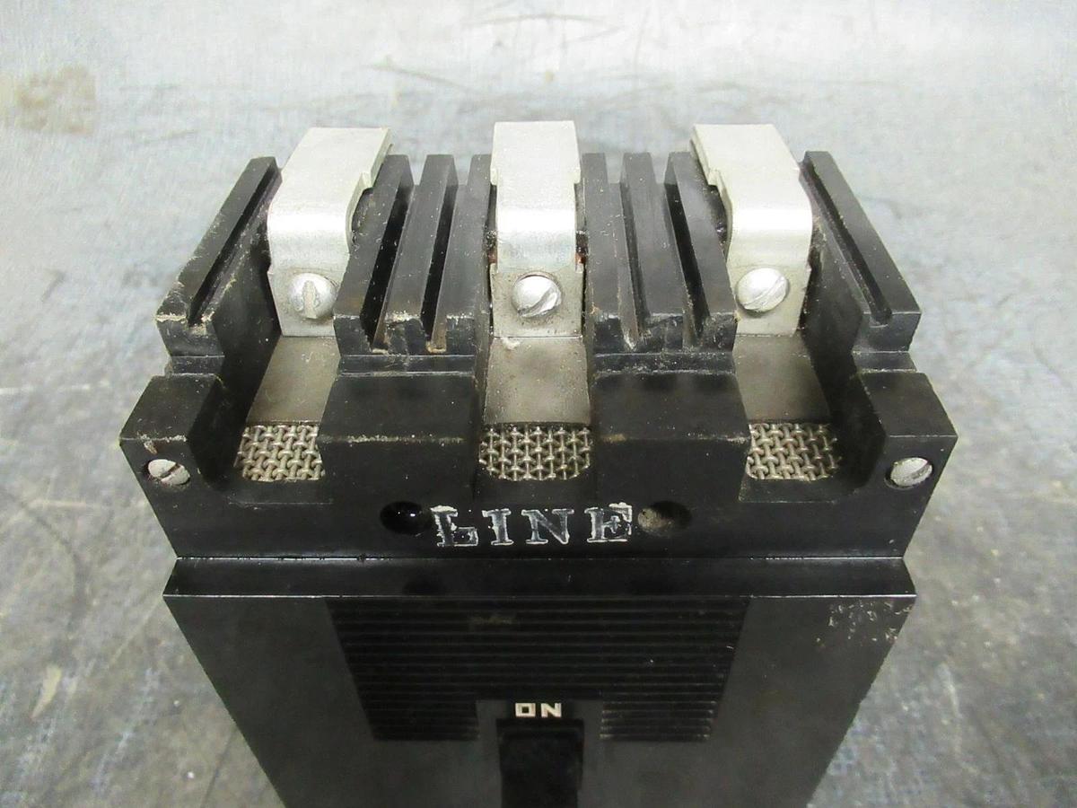 Used 40 AMP SQUARE D BREAKER 989740 480 VAC 3 POLE W/ BOTTOM LUGS *WARRANTY INCLUDED*