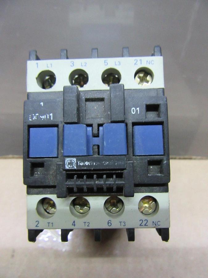 Used SQUARE D CONTACTOR LC1-D0901 600 VOLT 20 AMP 7.5 HP COIL: 110 VOLT