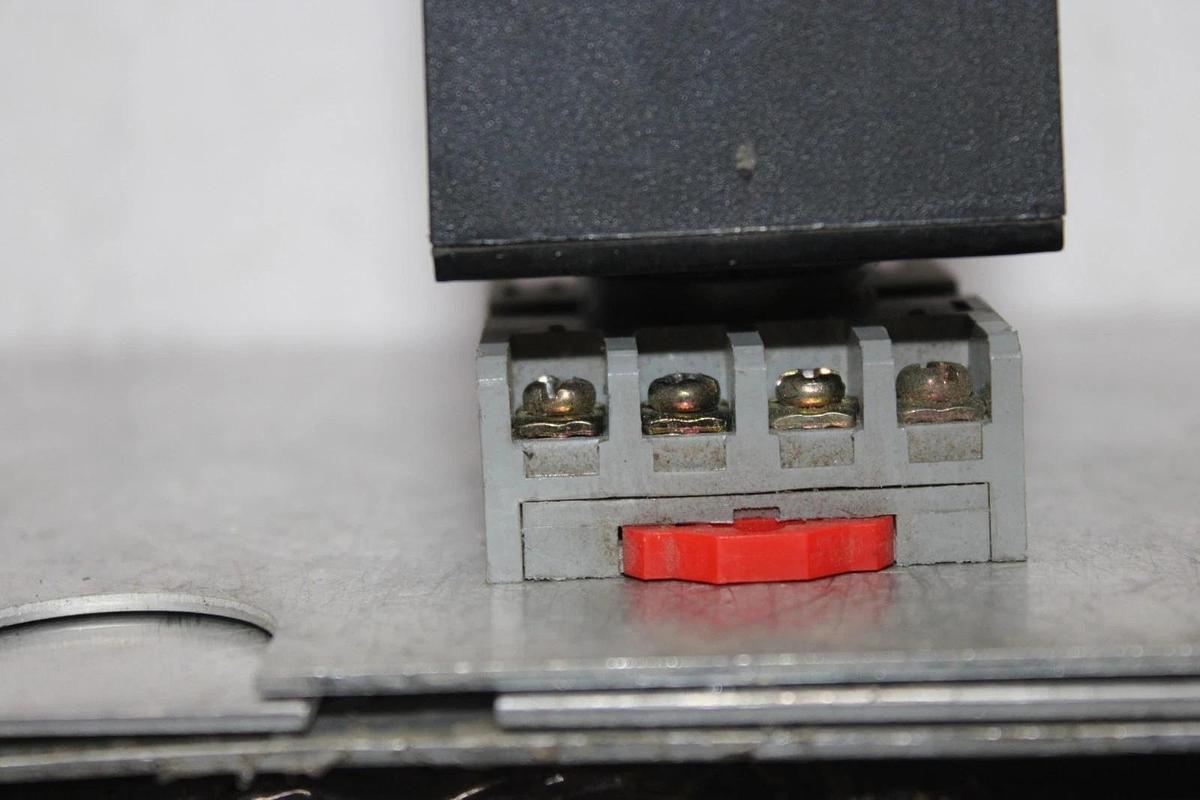 Used ENTRELEC SSAC VOLTAGE MONITOR PLM6405 200-240 VAC 8 AMP **WARRANTY**