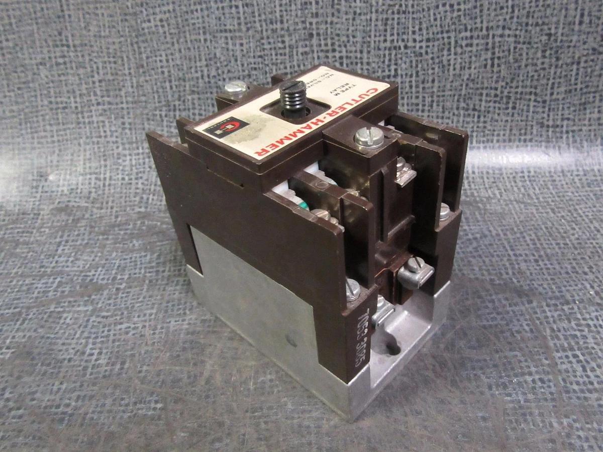 Used CUTLER HAMMER TYPE M 10 AMP RELAY 110-120 VAC COIL MODEL: D26M-2