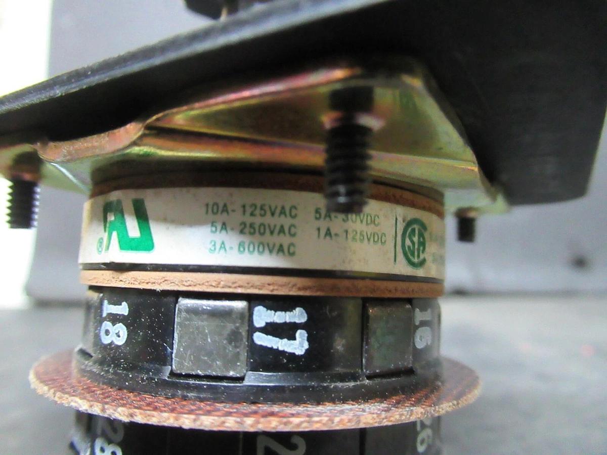 Used ELECTROSWITCH SERIES 31 CONTROL SWITCH 3104C 3-PHASE 125-600 VAC 10-3 AMP