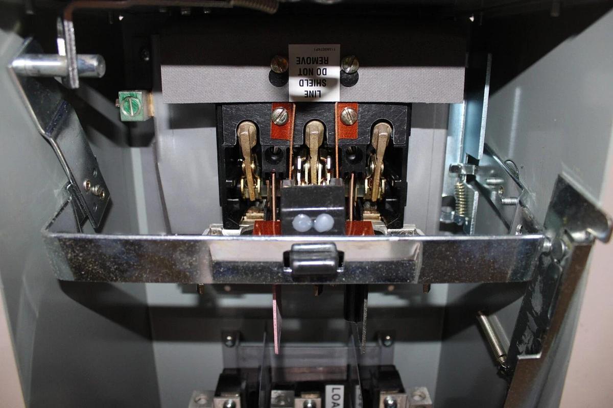 NEW SURPLUS GENERAL ELECTRIC BUS PLUG AC363RG 100 AMP 3-POLE 600 VAC 3-PHASE