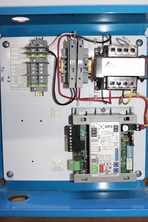 Used HARSCO XPC ENCLOSED ENERGY MANAGEMENT SYSTEM E143900 24 VAC 10 VA 0.42 AMP