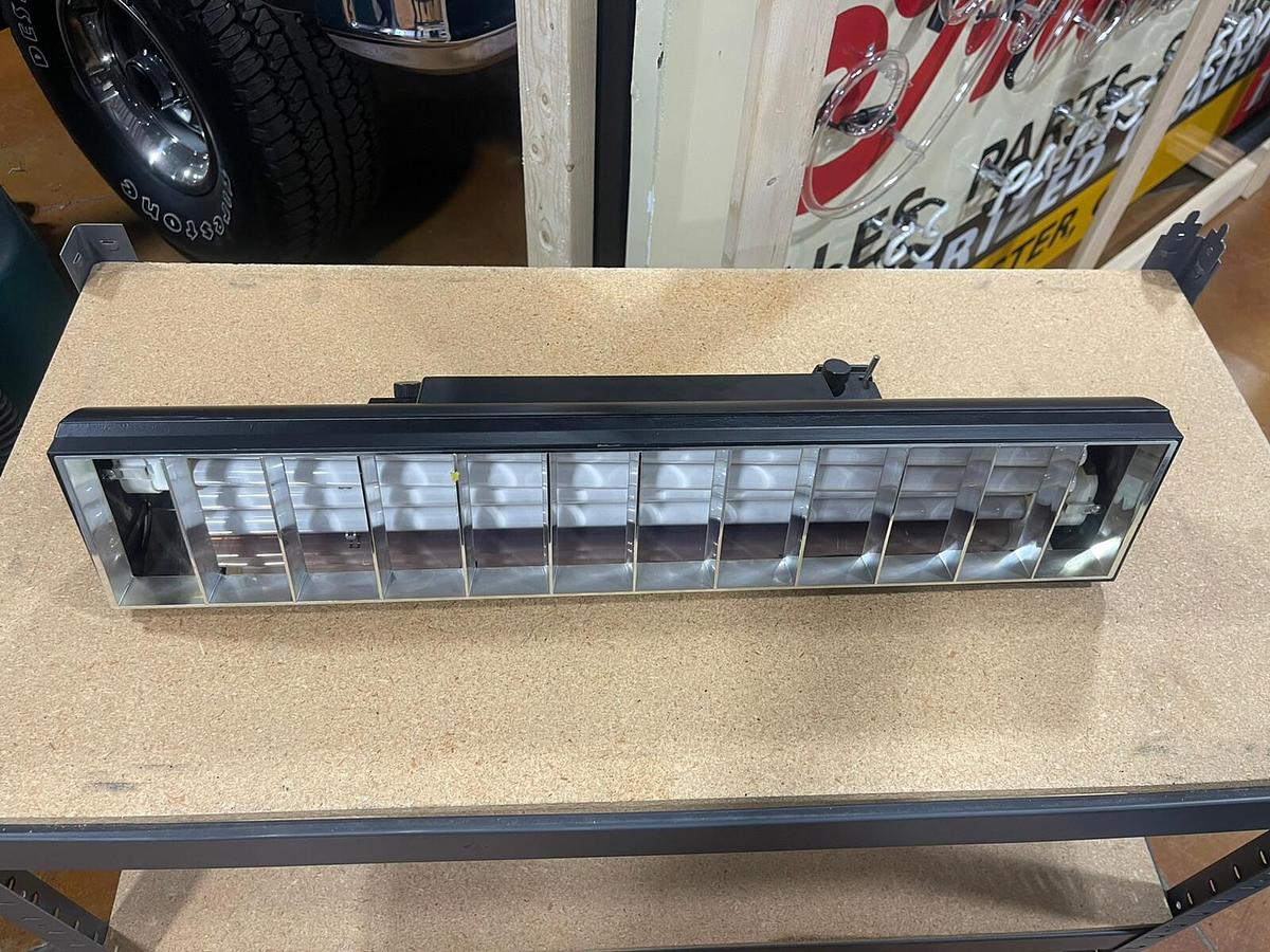 Used LIGHTOLIER 8279 LYTESPAN  TRACK LIGHTING FIXTURE BLACK 8279 FLUORESCENT BLACK