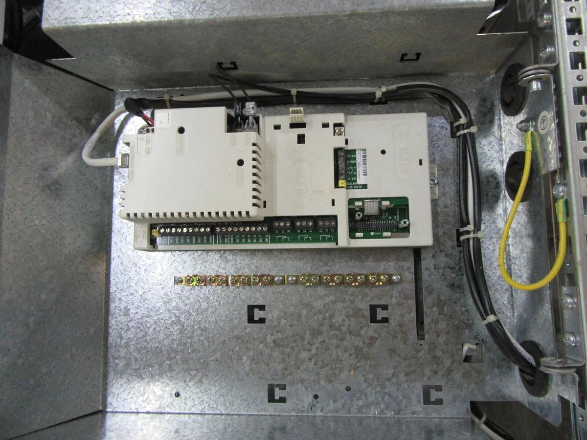 Used ABB VARIABLE SPEED DRIVE ACH550-UH-316A-4 3-PHASE 480 VAC 316 AMP