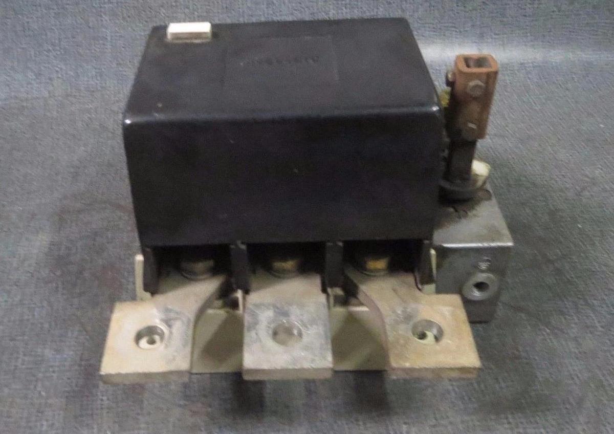 Used SIEMENS FRONT ROTARY OPERATOR SWITCH 1000 AMP 690V  MODEL: 3KE4530-0AA