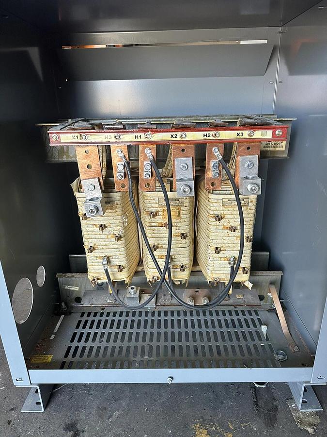 Used 112.5 KVA SQUARE D TRANSFORMER EE112T3HC PRI: 480V @ 135 SEC: 208Y/120V @ 312