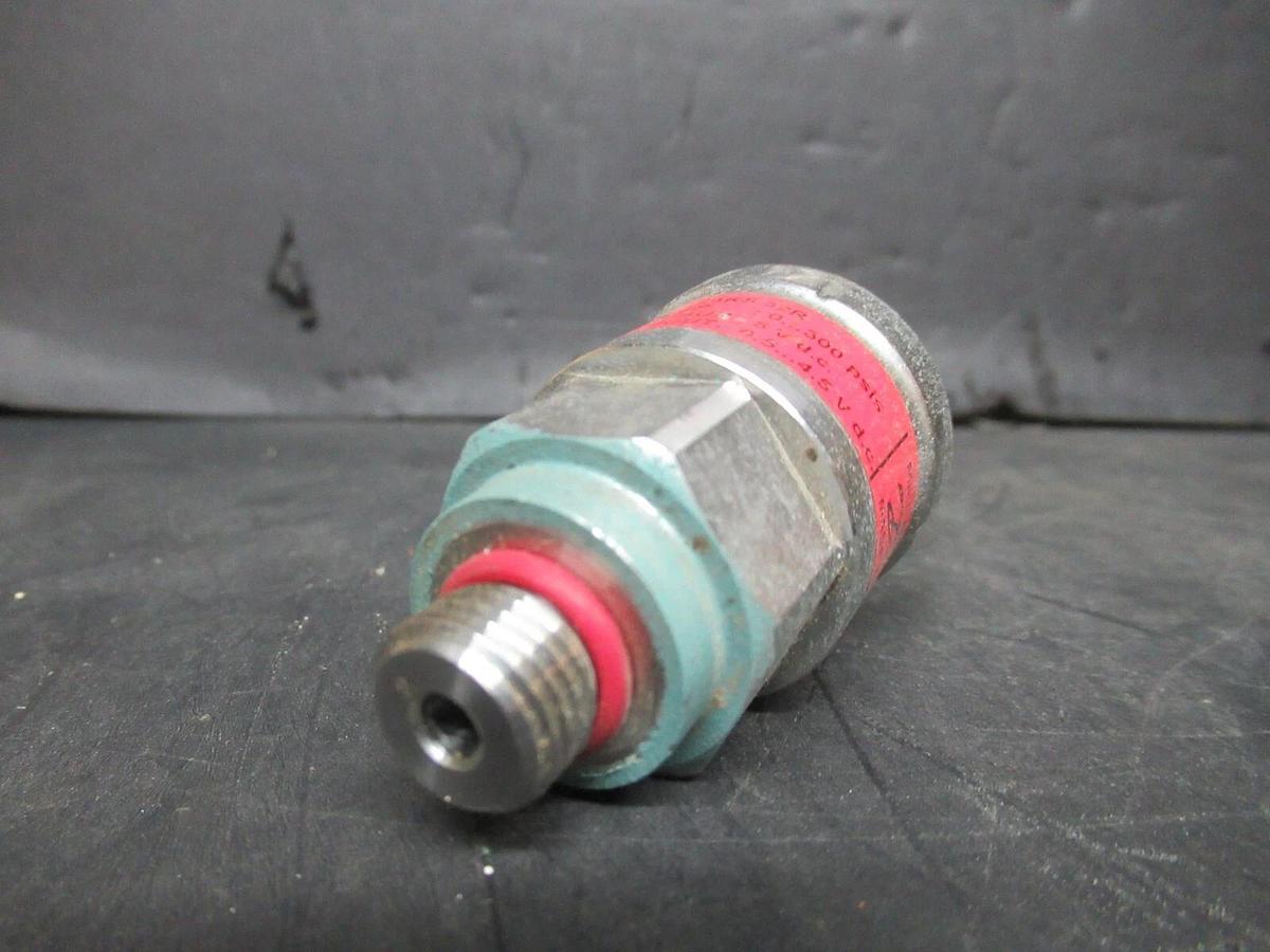 Used YORK DANFOSS PRESSURE TRANSDUCER 025-28678-006 300 PSIS 5 VDC **WARRANTY**