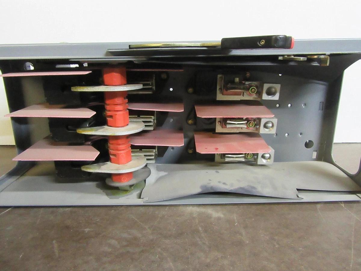 Used SQUARE D QMB SAFETY DISCONNECT SWITCH QMB324W 200 AMP 240 VAC 3-POLE TYPE 1 ENCL