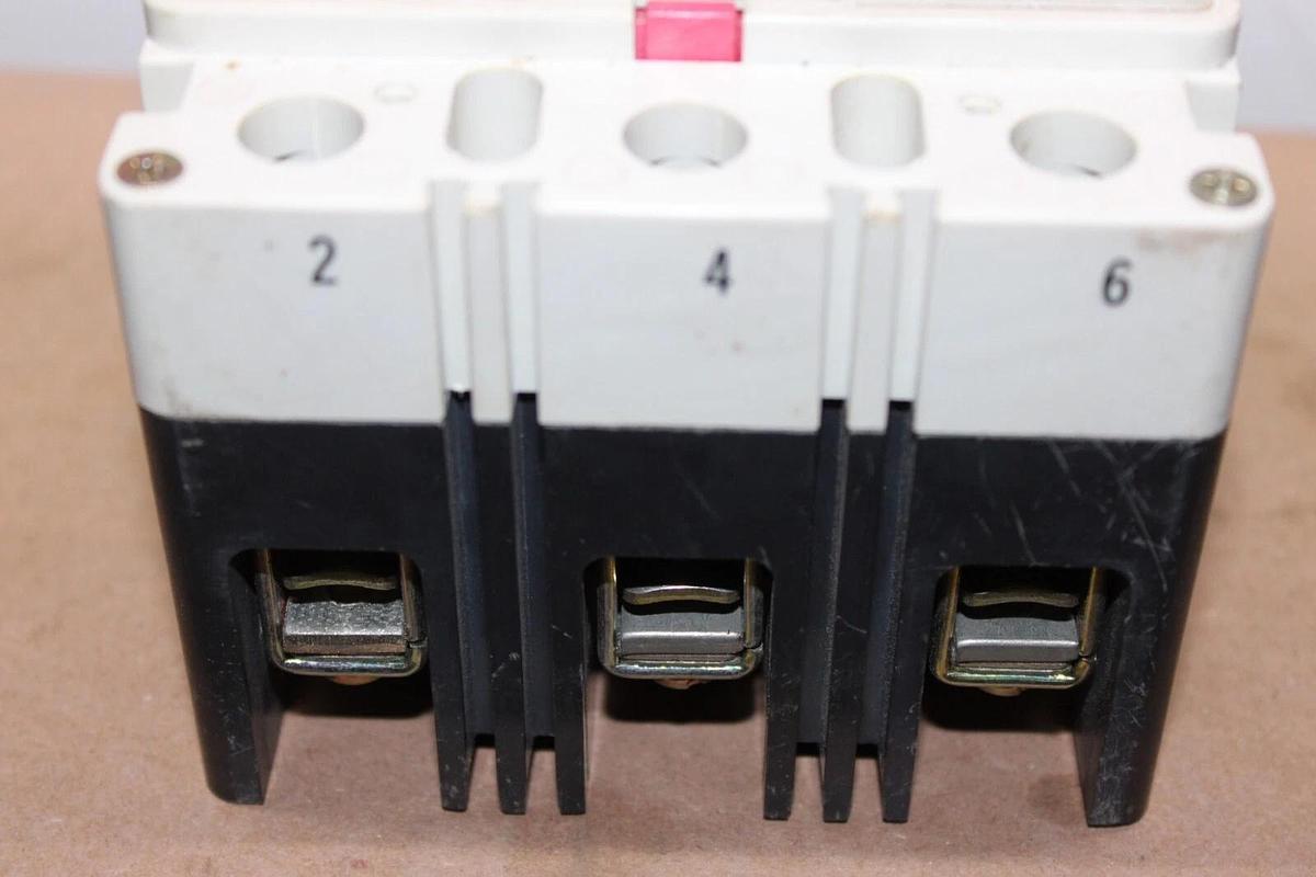 Used SIEMENS CIRCUIT BREAKER 3VF3111-1BN41-0AA0 600 VAC 3-POLE 50-63 AMP *WARRANTY*