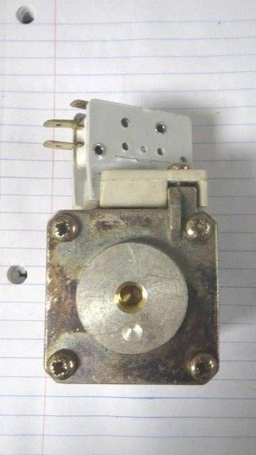 Used FERRAZ PROTISTOR MODEL S101608CF00 ---- 700 AMP 700 VAC WITH 2 AMP MICROSWITCH