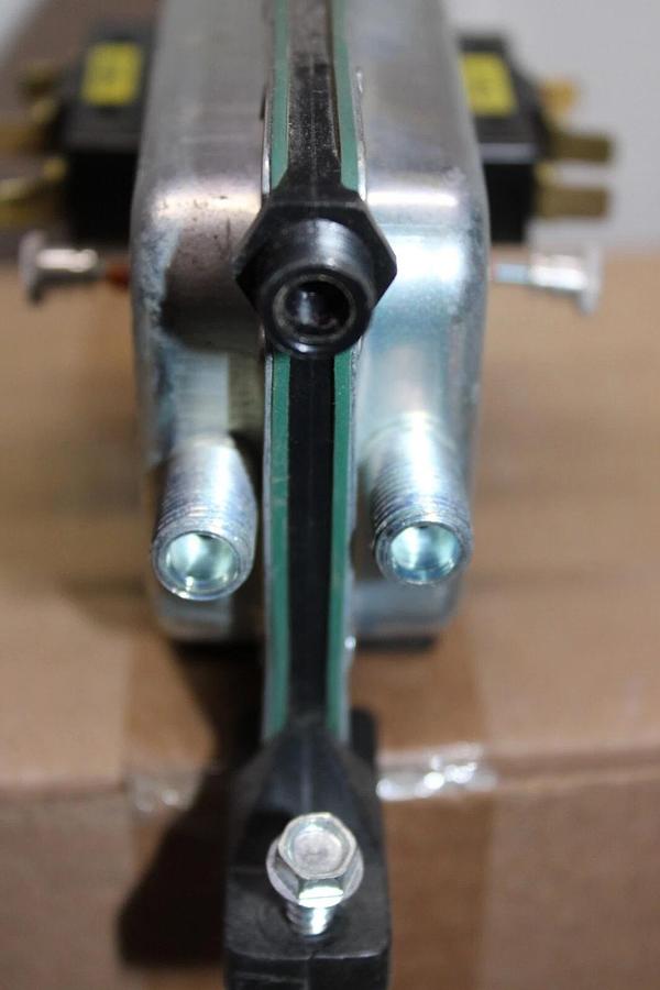 Used CLEVELAND CONTROLS AIRFLOW SWITCH DDP-106-313 **WARRANTY INCLUDED**