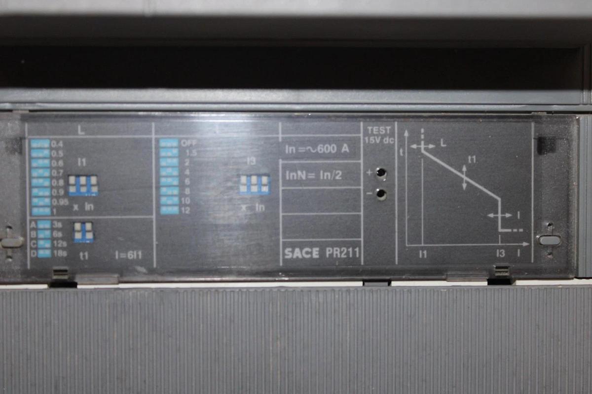 Used ABB CIRCUIT BREAKER SACE S6 S6H 600 AMP 3-POLE 600 VOLT W/ AUX SWITCH