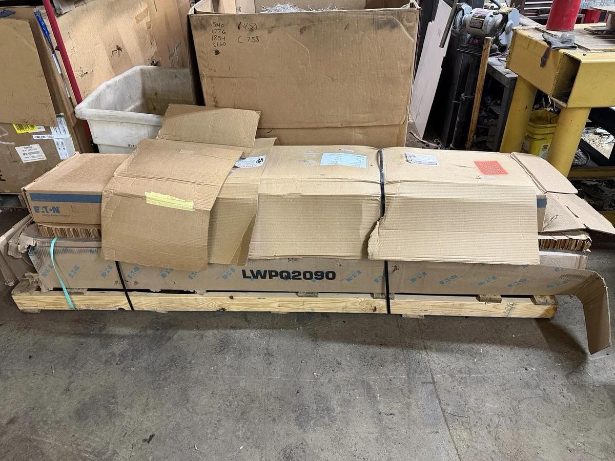 NEW EATON NEMA 3R POW-R-LINE XPERT PANELBOARD LWPQ2090 PRL3X 400 AMP MAIN 480V