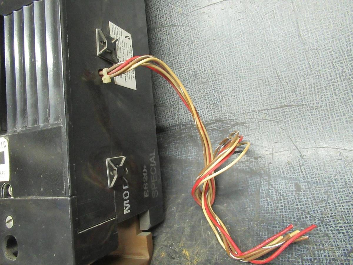 Used GE MOLDED CASE SWITCH TKMA3Y1200 1200 AMP 600 VAC W/ SHUNT TRIP & AUX SWITCH