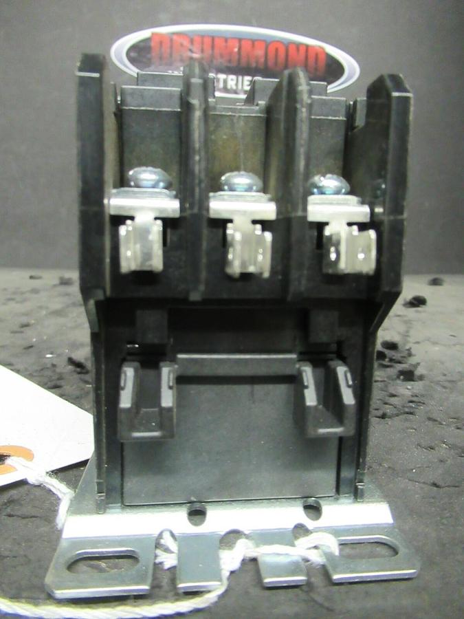 Used EATON CONTACTOR C25DND330 SER. D1 30 AMP 600 VAC 3 POLE 120 V COIL 15 HP @ 460 V