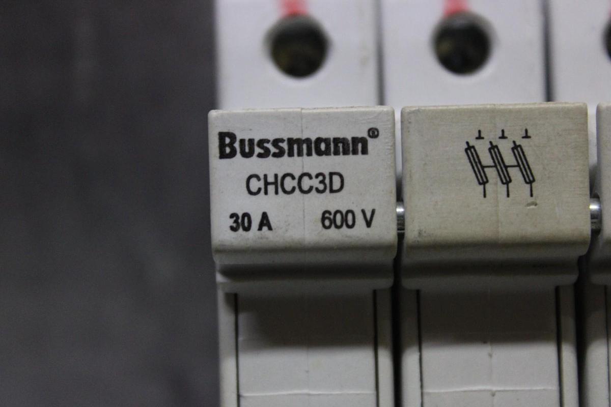 Used BUSSMAN FUSE HOLDER CHCC3D 30 AMP 3-POLE 600 VOLT FOR CLASS CC FUSES CHCC