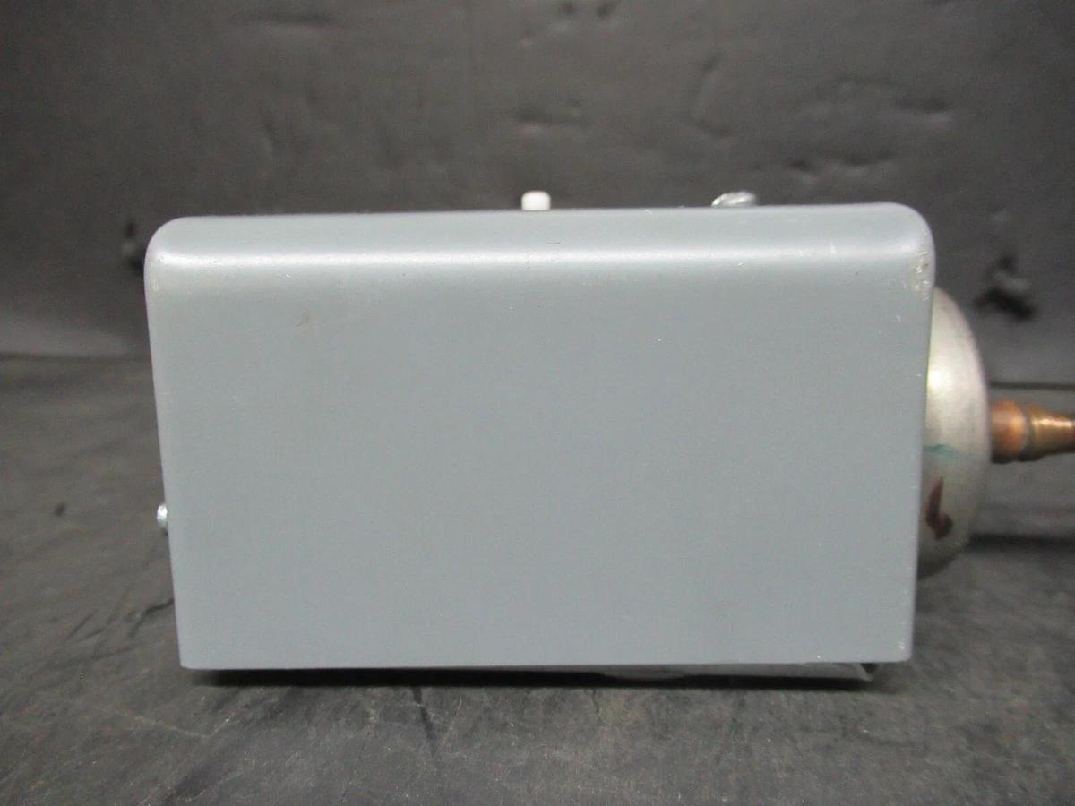 Used JOHNSON CONTROLS PRESSURE CONTROL P70DA-40 600 VAC 24 AMP 100 PSIG HK01CA-015