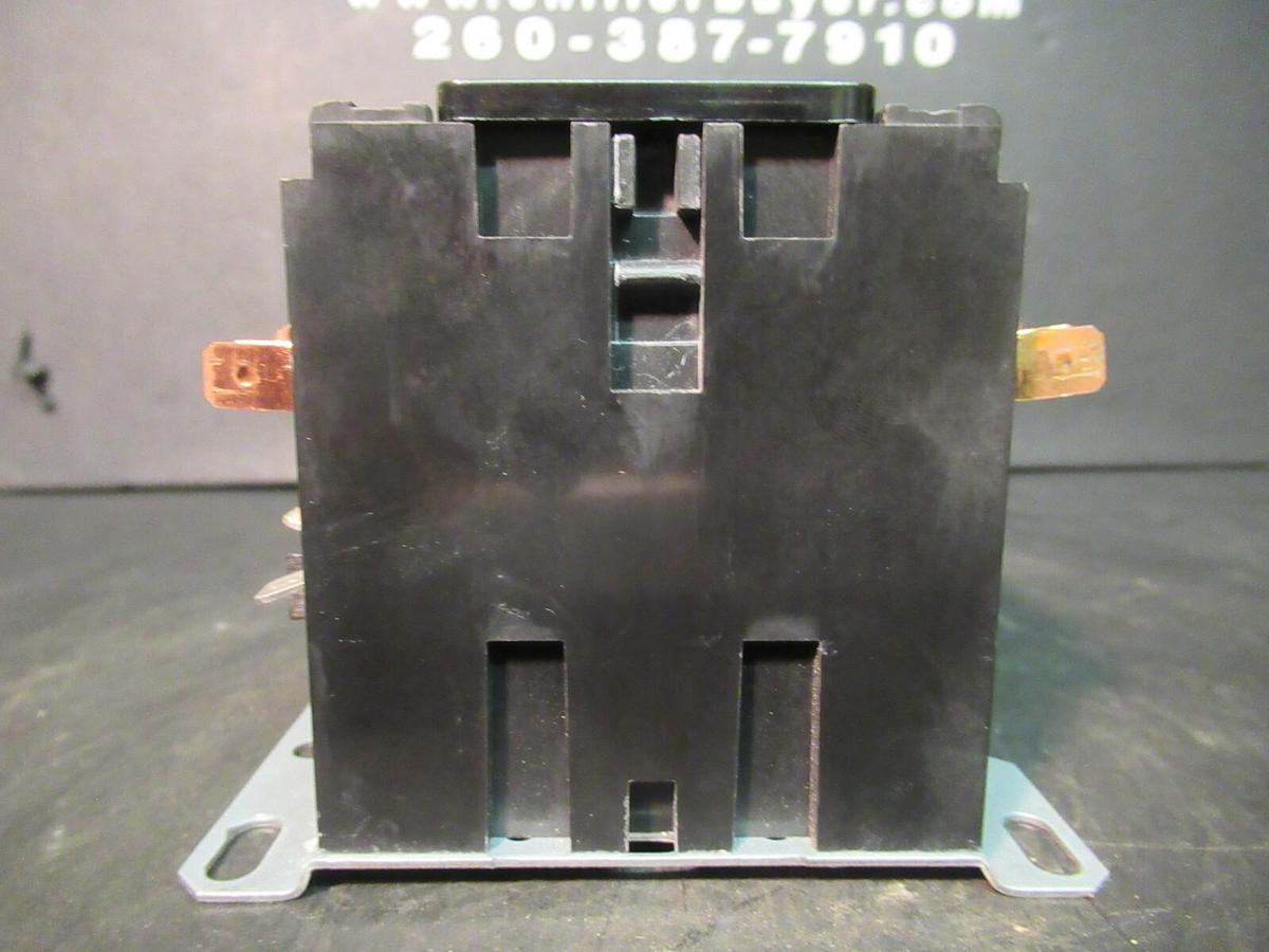 Used TRANE 3-PHASE CONTACTOR CTR02578 600 VAC 50 AMP 25 HP COIL: 120 VAC