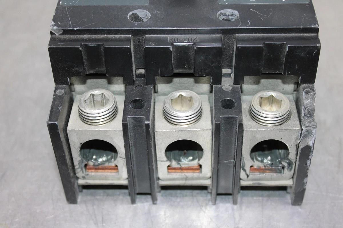 Used SQUARE D POWERPACT CIRCUIT BREAKER QBL32225 225 AMP 240 VAC 3-POLE QB-225