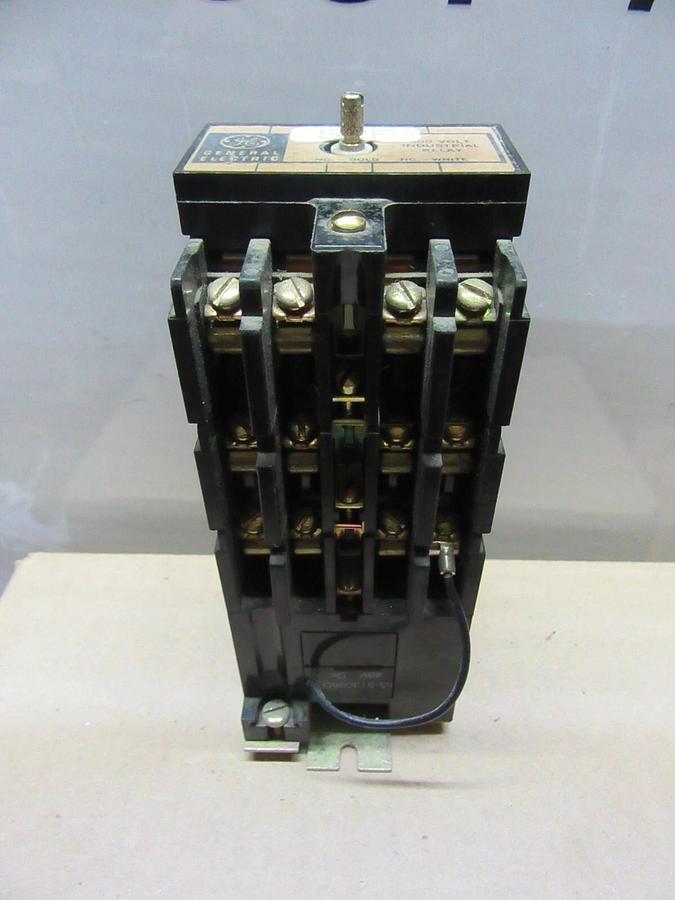 Used GENERAL ELECTRIC INDUSTRIAL RELAY CR120B-D083 600 VOLT COIL: 48 VOLT