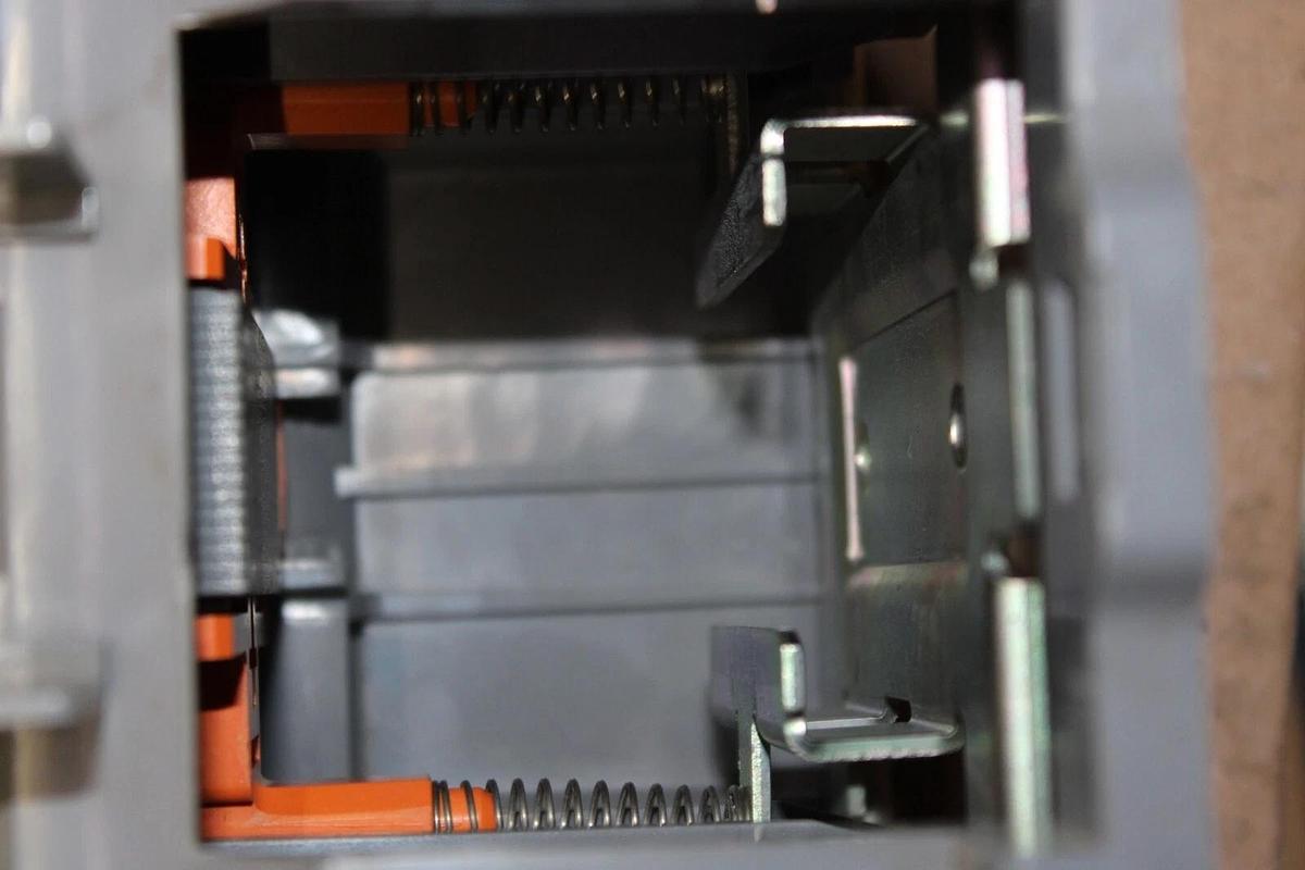 Used BENSHAW NEMA CONTACTOR RSC-150 NEMA 4 600 VAC 3-POLE 210 AMP 100 HP COIL: 240V